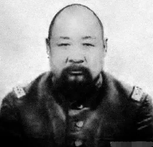 Родился1943年，土匪刘黑七屠杀了20多万百姓，还掳走了500多名妇女，