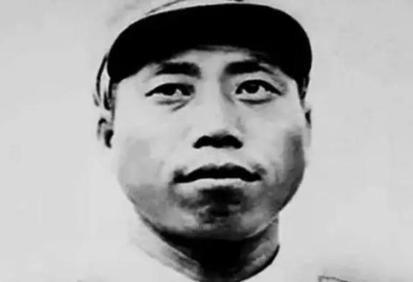 1951年朝鲜战场出现离谱剧本都不敢这么写的反转。一个志愿军连长带着全连在暴雨夜