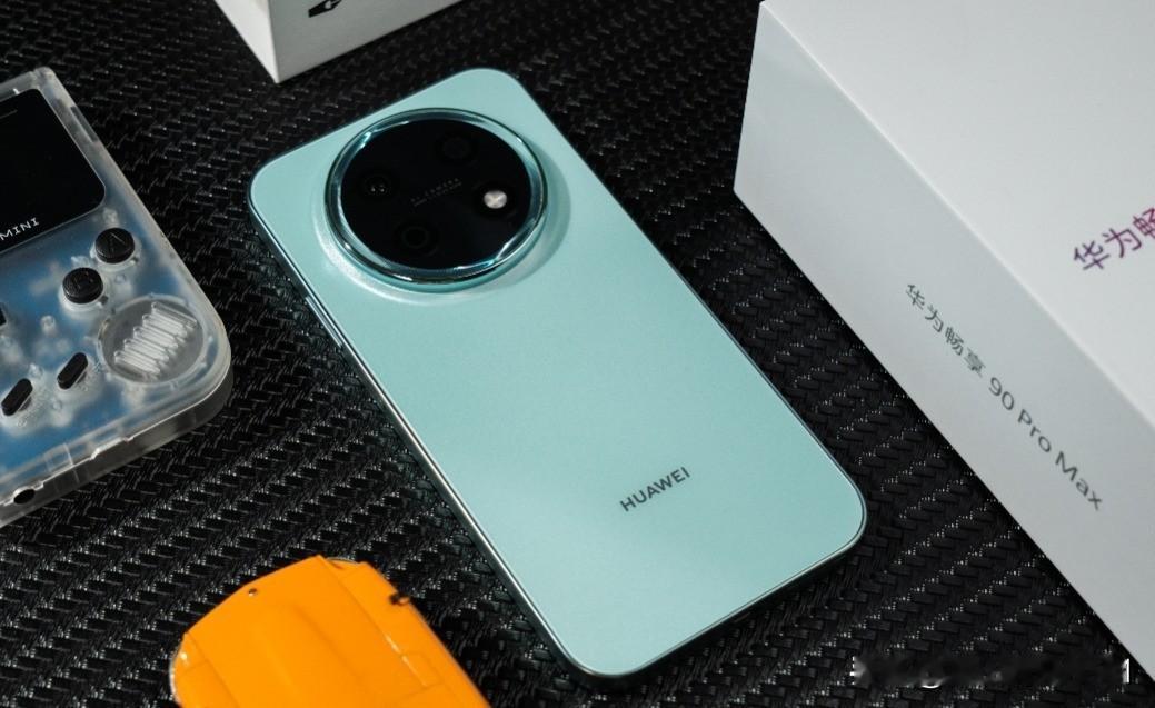 ProMax版本，也是整个畅享90系列的唯一EMS（电子制造服务）合作