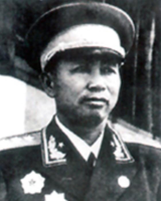1949年开国大典，17架飞机飞过天安门上空，外国记者惊呼"中共一夜之间有了空军