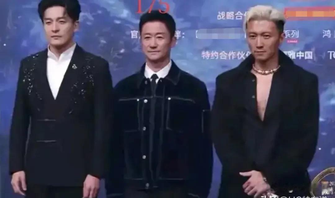 微博之夜红毯，《镖人》剧组一出现，那阵仗，绝了！导演袁和平带着吴京、谢霆锋、陈丽