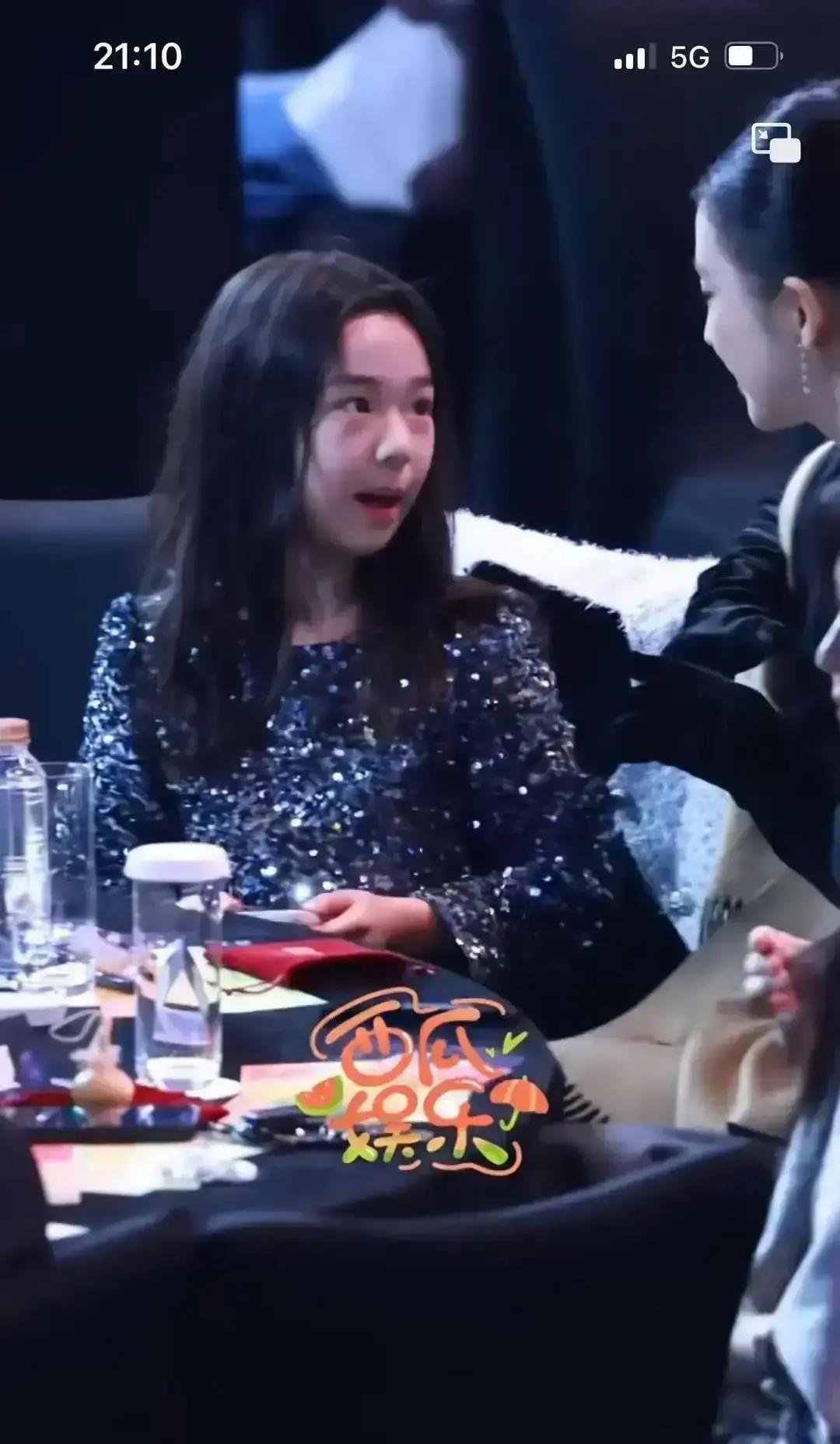 董璇女儿小酒窝当童模这事，很多人一听就觉得“这么小就赚钱？”“孩子太可怜了”。但