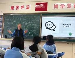 真是一针见血！全国政协委员黄德宽曾在提案里坦言：全世界找不出第二个国家，像咱们这