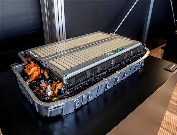 【中国科协主席万钢：全固态电池整体处于研发和中试阶段】11月12日消息，2025