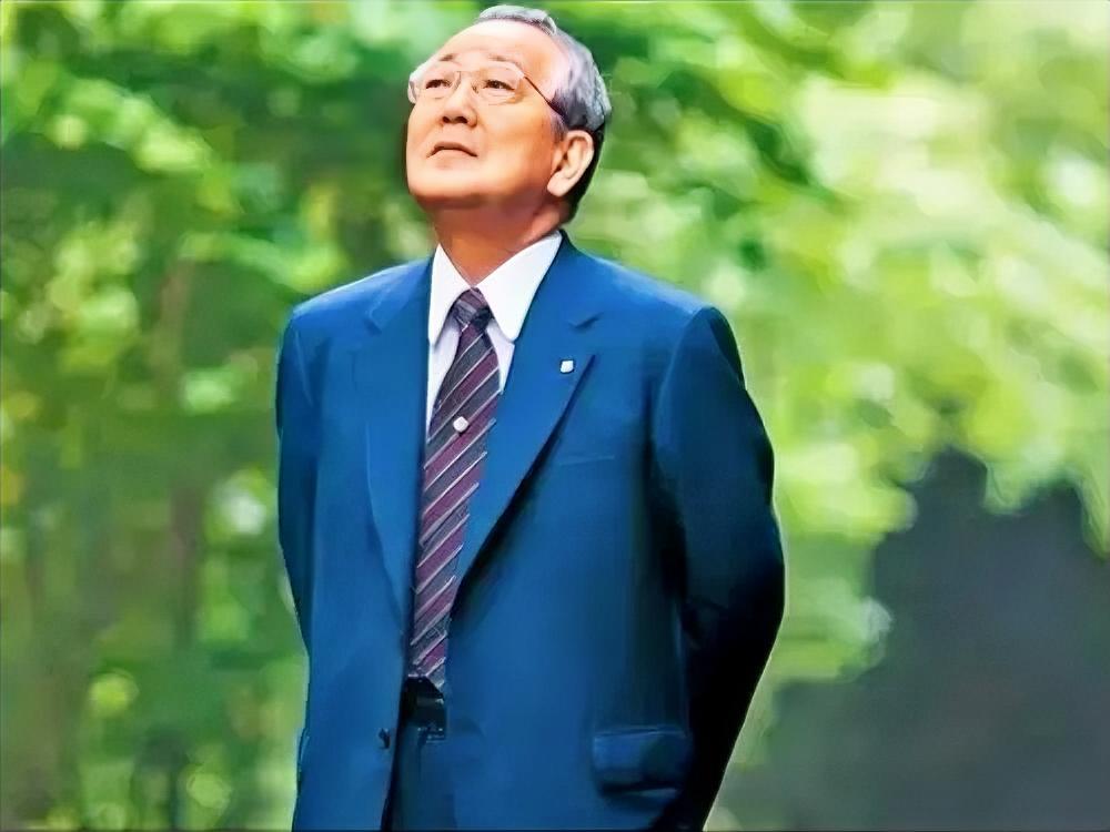 稻盛和夫说：“当你接触的人越多，你会发现，比你层次高的人鼓励你；同一层次