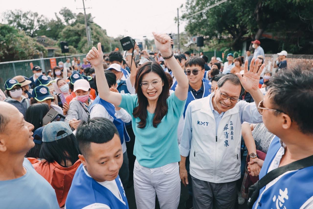 国民党主席郑丽文今（9日）在脸书发文表示，昨天下午，我到东港参加一场超过三千人的
