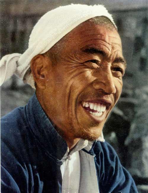 1986年，陈永贵病逝，大寨全村搭灵棚送别。消息传到县里，昔阳县领导撂下话：“灵