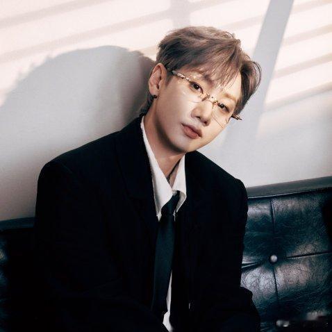 近日，刘大锤在直播中自曝，去年有一次他去了汪苏泷音乐🎶工作室蹲守，当时车🚗里