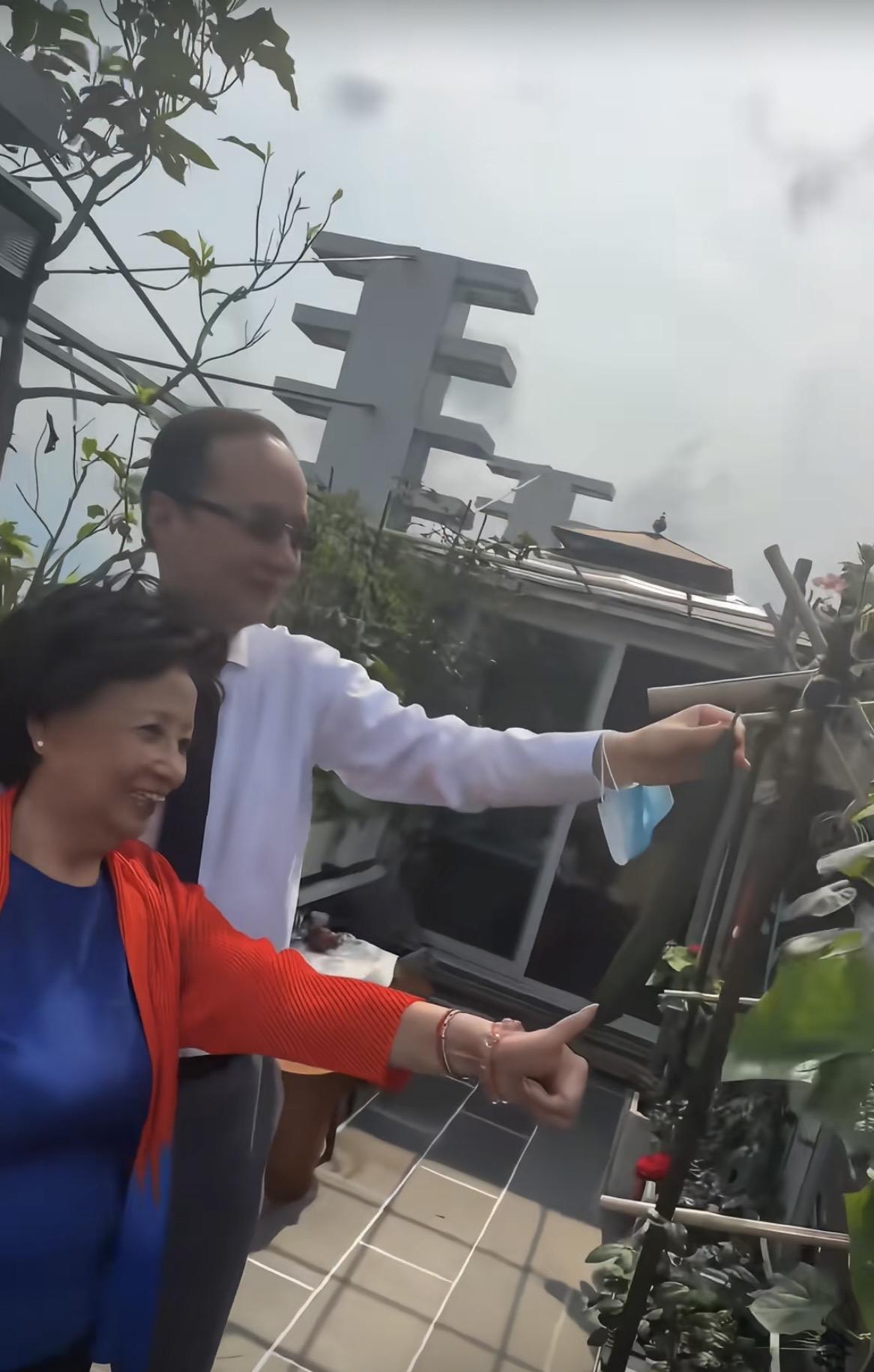 黄大炜在美国离世后，由两个姐姐通过律师发表声明，更称是唯一继承人，包括其女友，甚
