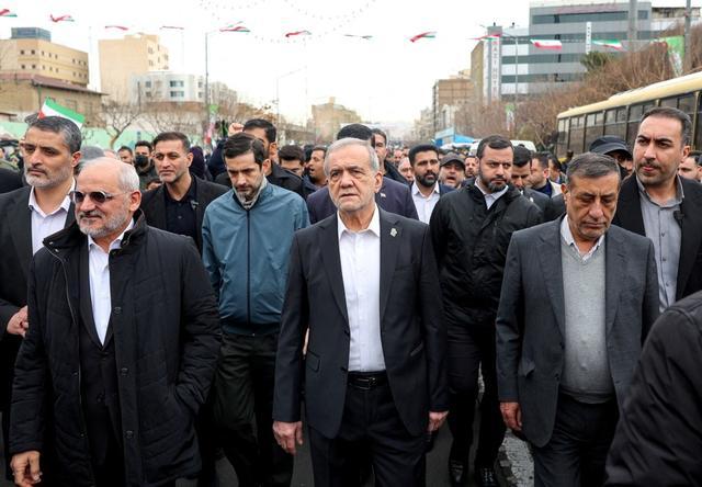 炸锅！伊外长一步错，内部吵翻了，美国直接捡漏天赐良机家人们，大事不妙！伊朗