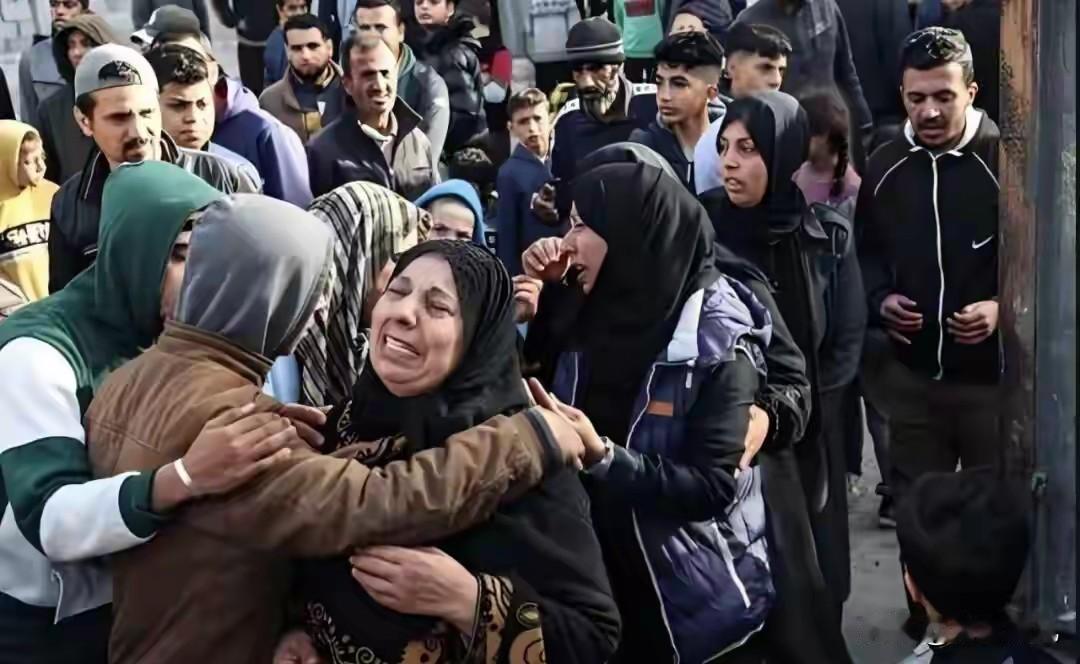 以色列人痛哭流涕，这场战争让以色列第一次感到亡国灭种的危机。特拉维夫市中心的