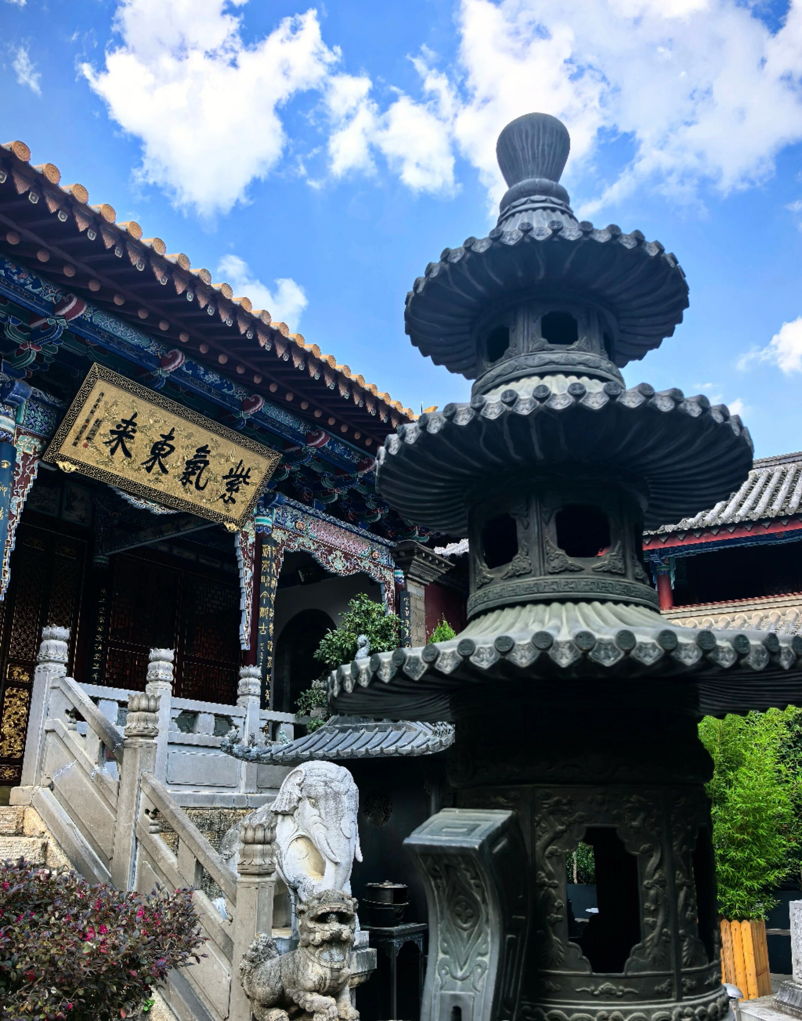 老话讲：“一命二运三风水，四积阴德五读书。”从前我只当这是一句民间俗语，听听就算