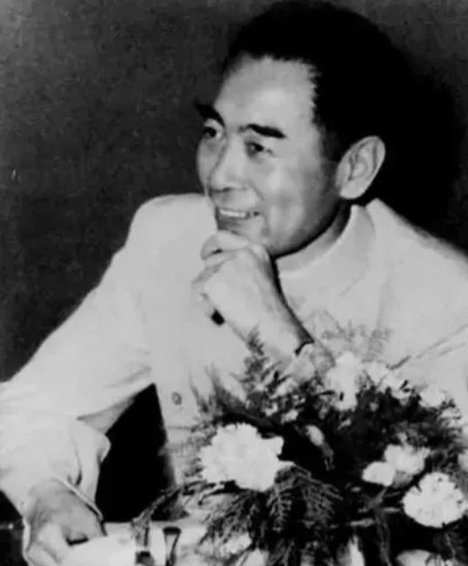 “我们不能火化总理！”1976年1月11日，当周总理的遗体运到八宝山时，所有的火
