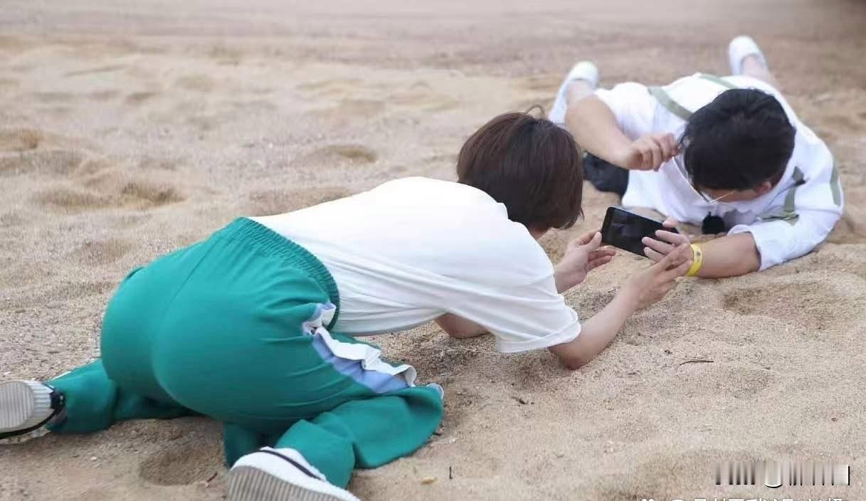 这谁顶得住嘛！王珞丹这身材，这才是尤物啊！紧致身材一览无余，这状态，杠杠的，