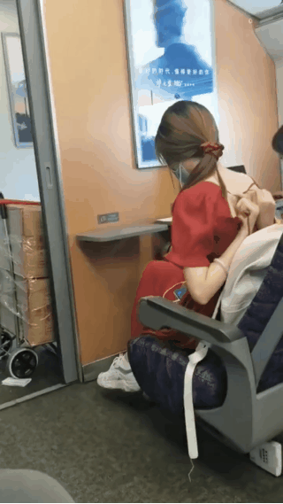 看了好一会儿，怎么不找人上前搭把手呀？[捂脸哭][捂脸哭]