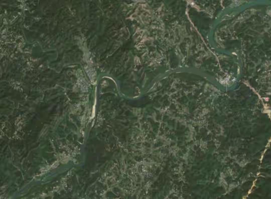 村民：6个孩子从邻县骑车过来，4人下水后出事极目新闻记者邓波据广西梧州市