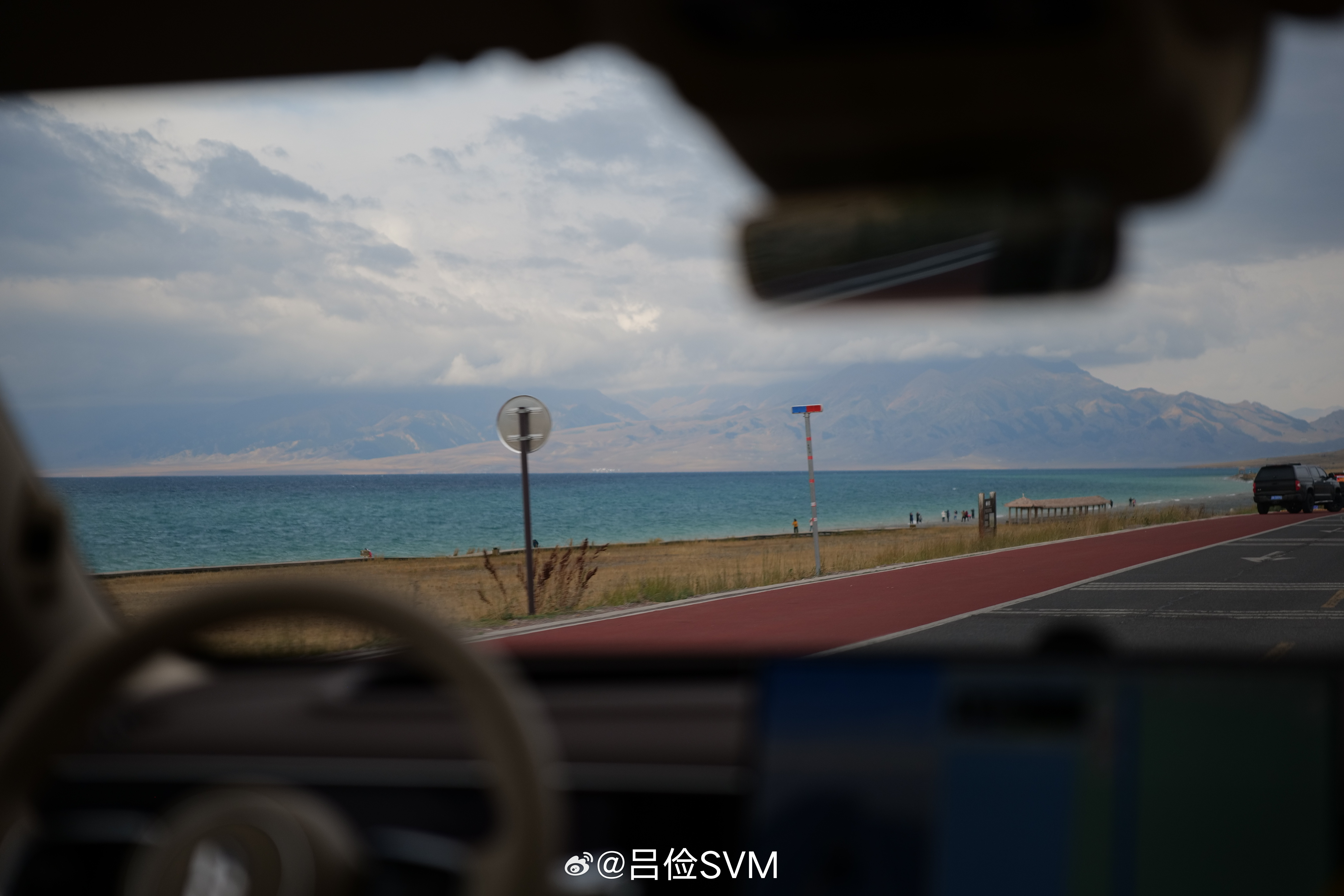 来了才明白什么叫：不来赛里木湖就白活。9月的赛里木湖像一幅画，自带滤镜。也重点开