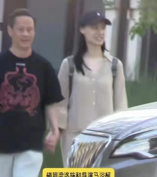 梁洛施跟马浴柯公开牵手，真的让她当初对自己是恋爱脑的形容具像化了。因为李泽楷实在