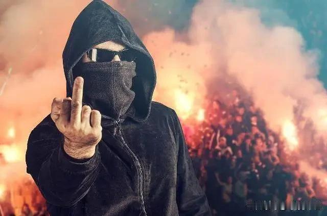 战争让人变得残忍及聪明今天不说残忍，专说聪明。乌克兰对俄罗斯，以一个中等东