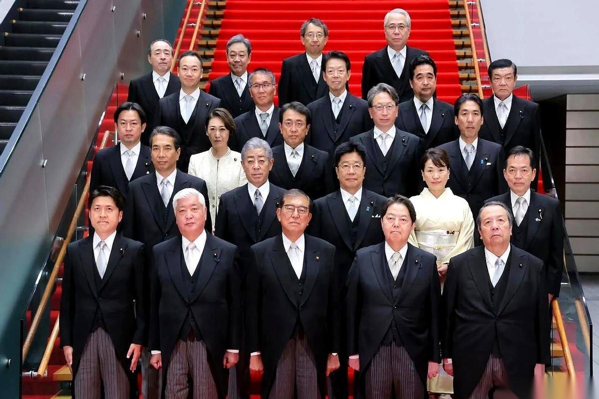 日本那边，首相内阁又集体辞职了。我的天，这工作是按天算的吗？真的，我都快记不