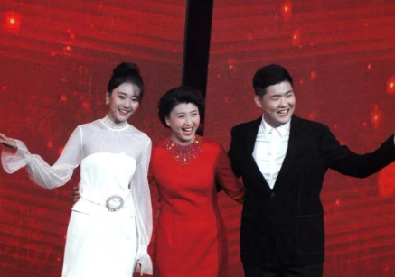 闫学晶事件闹到如今这个地步，谁是最大的受害者呢？不是她自己，也不是她老公，更不