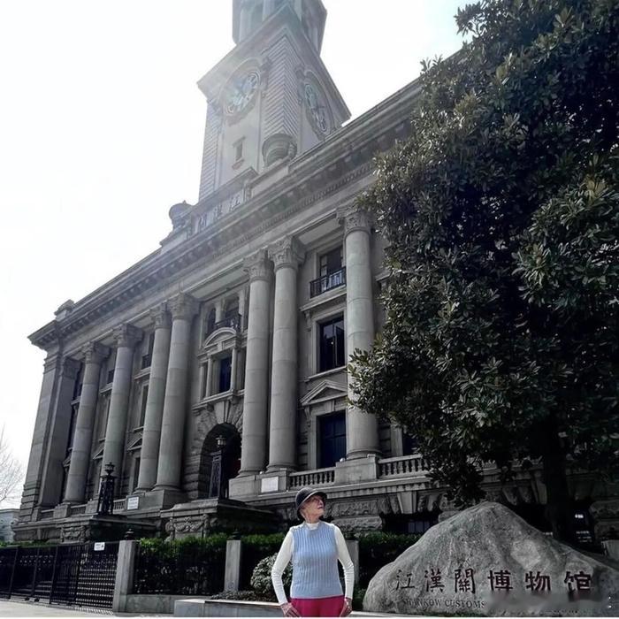 马斯克在X上发帖："中国太棒了，我强烈鼓励大家去旅游。"母亲梅耶·马斯克紧跟转发