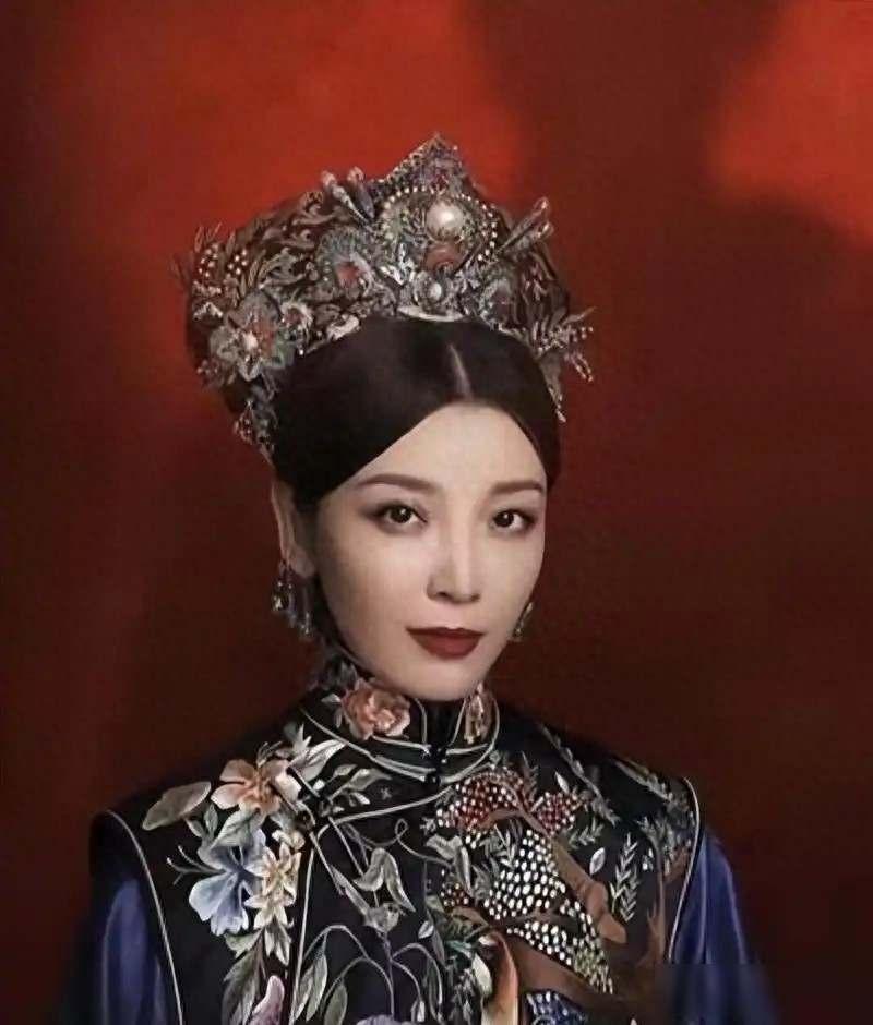 17岁入宫，19岁守寡，77岁才死。整整58年，她困在紫禁城那座"寡妇院"里，每