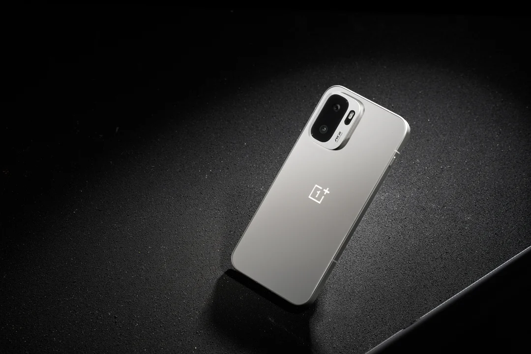 一加 Ace 6 至尊版｜硬核气场，玩家信仰