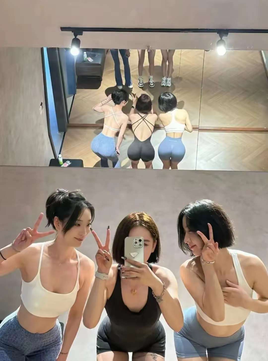 健完身和姐妹来张美美的自拍照