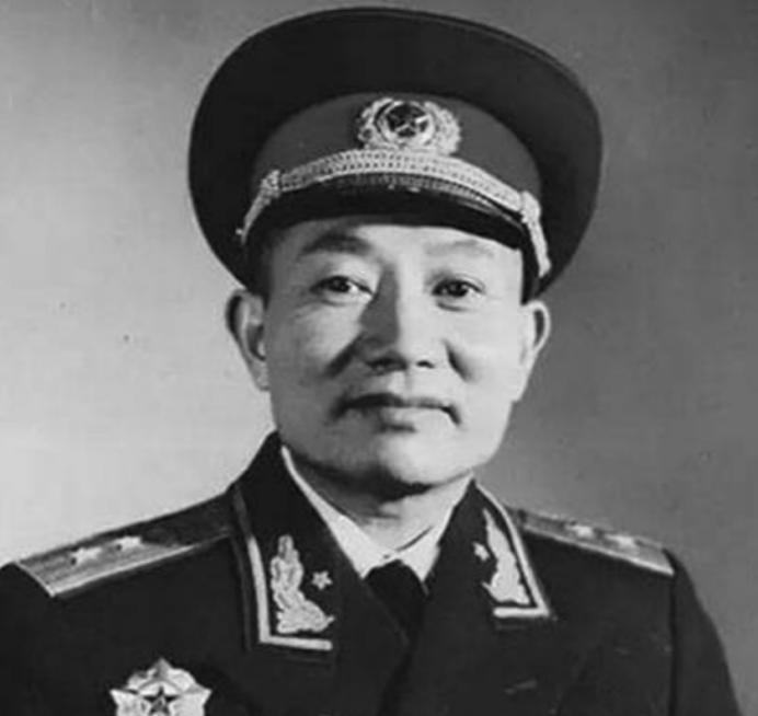 1942年，刘志坚腿部中弹身处绝境，可准备以身殉国的他朝着自己连开了三枪都没成功