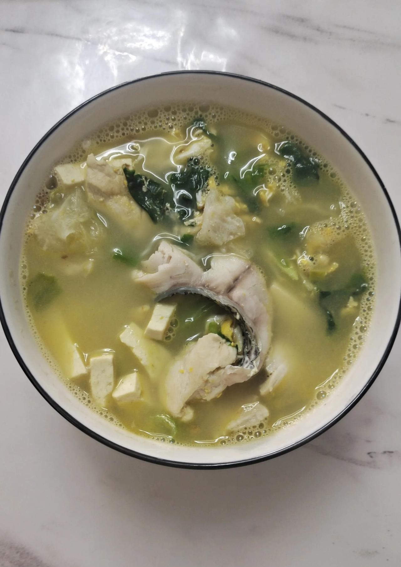 都说患难见真情，但患难也试真心。我一个堂哥，31岁才娶上媳妇，花了18万彩礼，还
