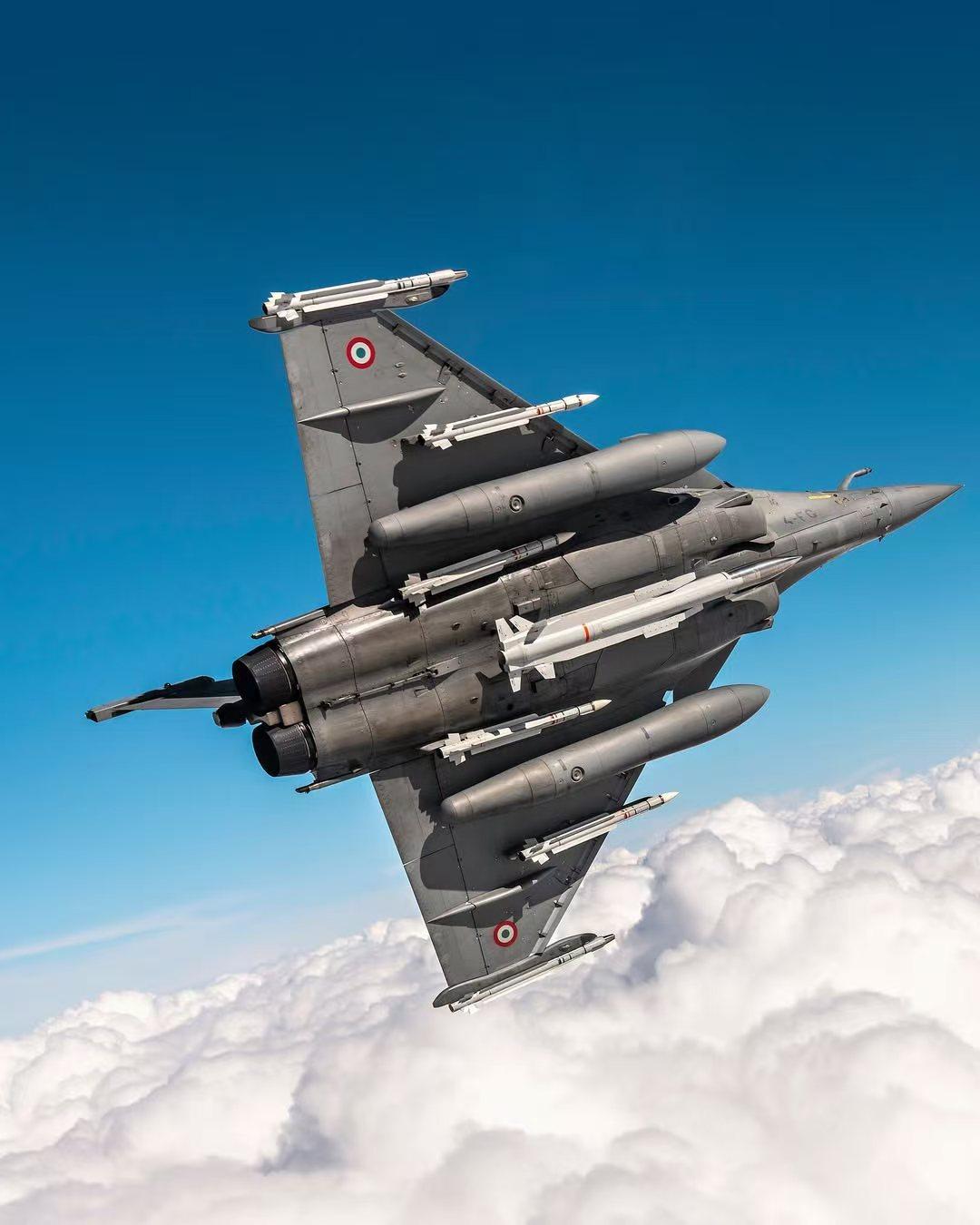 法国彻底摊牌了，就是在准备，在中东欧大平原决战俄罗斯军队！法国公布2024-20