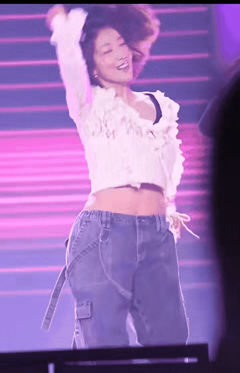 差别还是挺大的，年龄不饶人啊。25岁和35岁，相差10岁的年龄，不只是面容变了