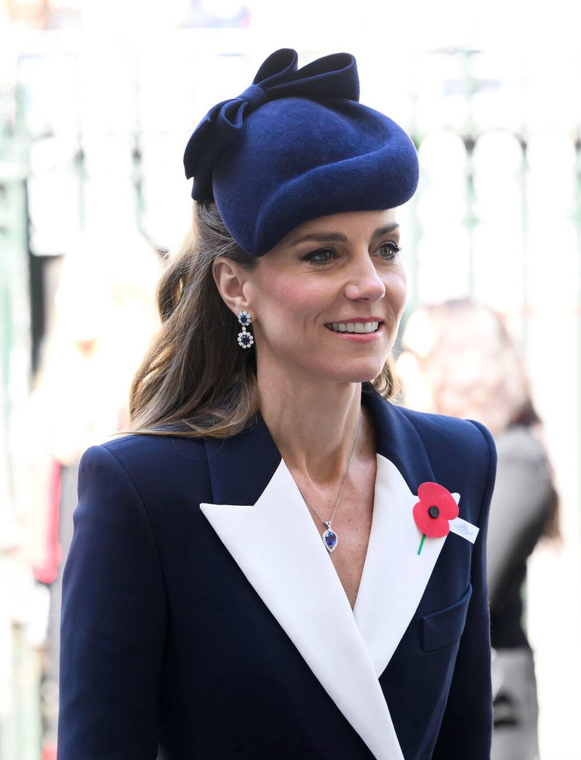 凯特王妃正值ANZAC日，今天凯瑟琳王储妃代表查尔斯三世在威斯敏斯特大教堂参