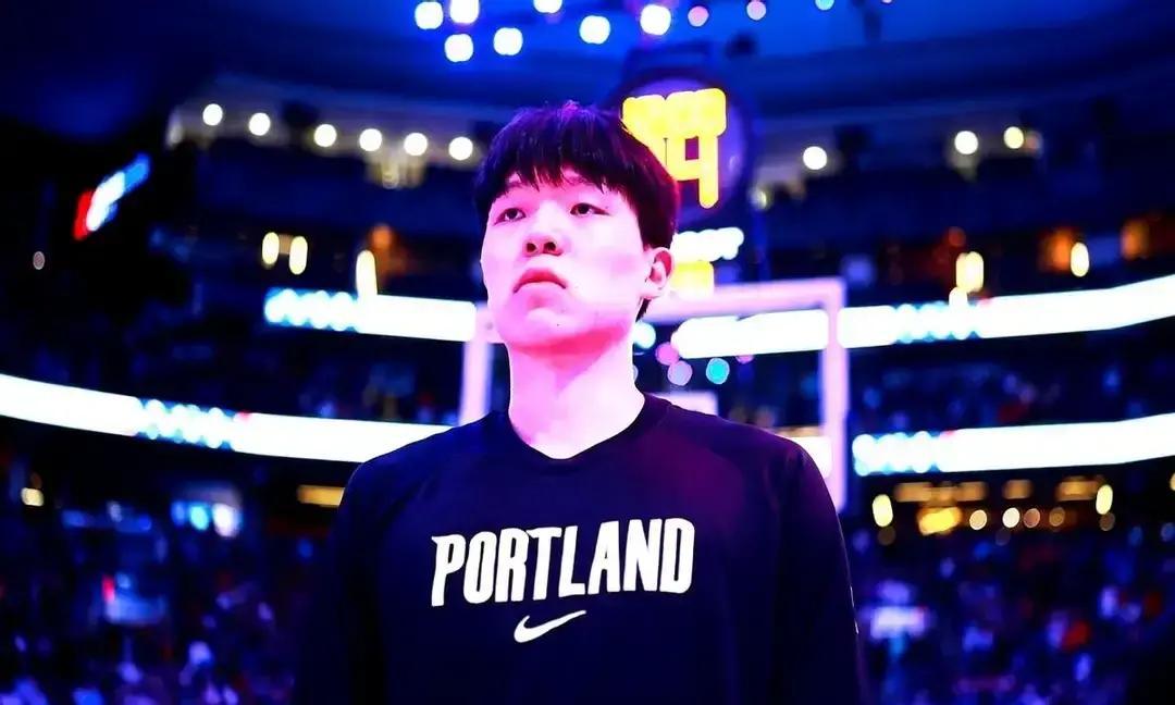 杨瀚森被召回开拓者了。这消息比早上的浓缩咖啡还提神。之前在发展联盟那