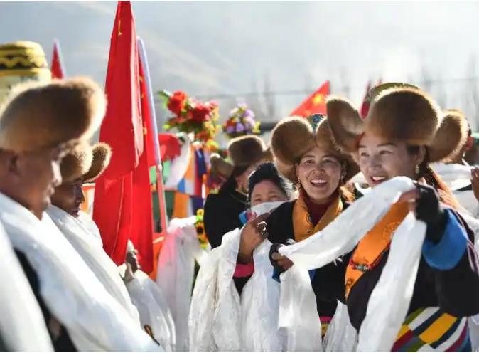 西藏的问题，唐朝整不明白，元朝整不明白，明朝也整不明白，但是硬是让清朝给整明白了