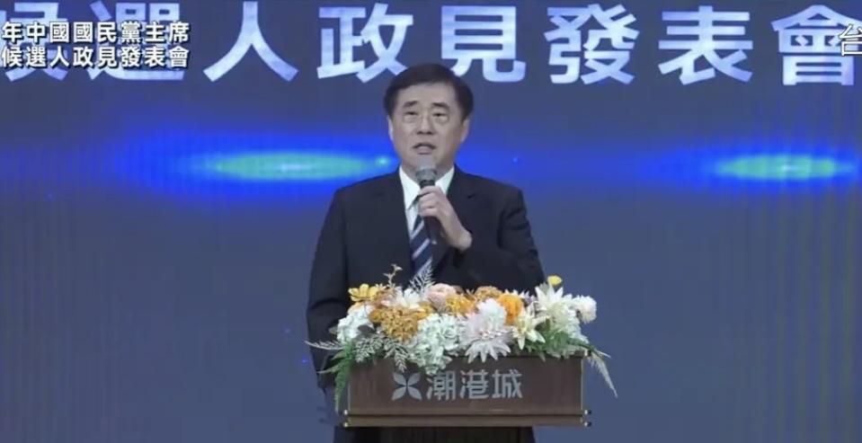 郝龙斌这波操作，更像在转移焦点！一边喊着“假民调”“网军攻击”，一边赌咒发誓说