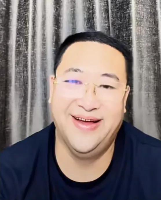 老杨回到了九江，瞿姐今天亲自下厨做饭给许敏一行人，这个二姐当的杠杠的！瞿姐说他