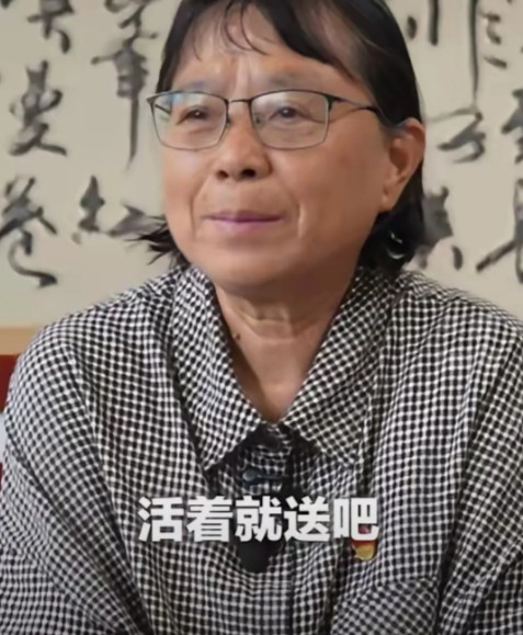 “看哭了！”张桂梅接受央视采访，被问今年还会继续送考吗？张桂梅只说了一句话，就让