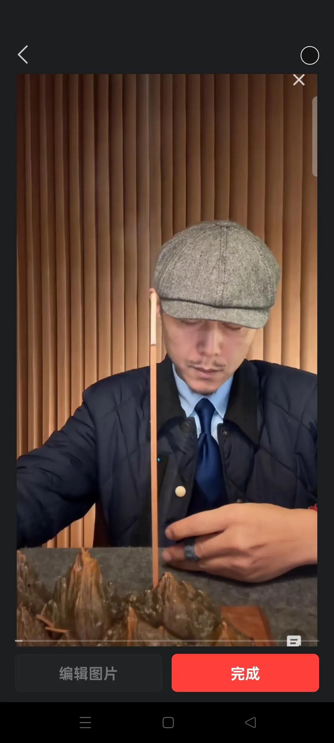 刚去了大冰的直播间，弹幕都在说张雪峰老师去世了，没多久大冰就接到消息，大冰回复的