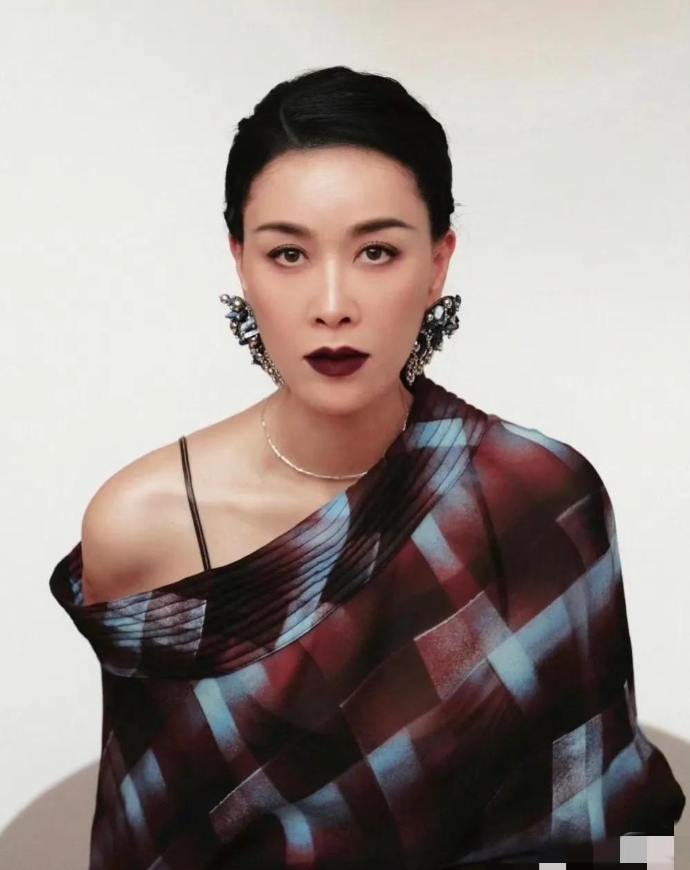 孟桐夜牵女入那英别墅！狗仔镜头炸锅这剧情比歌还抓马？镜头里，孟桐让陌