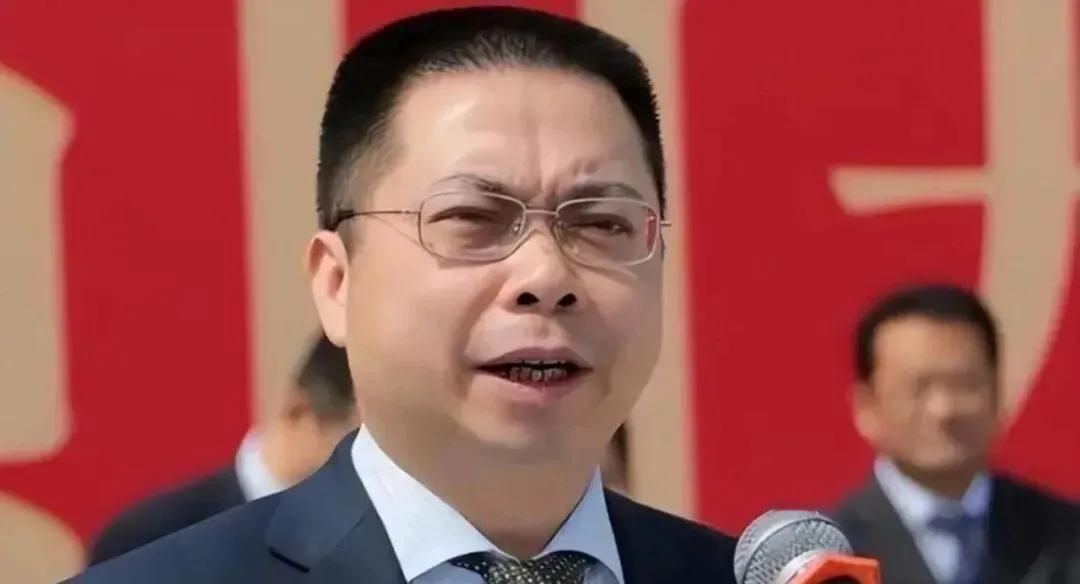 撕破脸了，豁出去！1月14日北京讯，宝能董事长姚振华实名出镜举报，控诉常熟相关