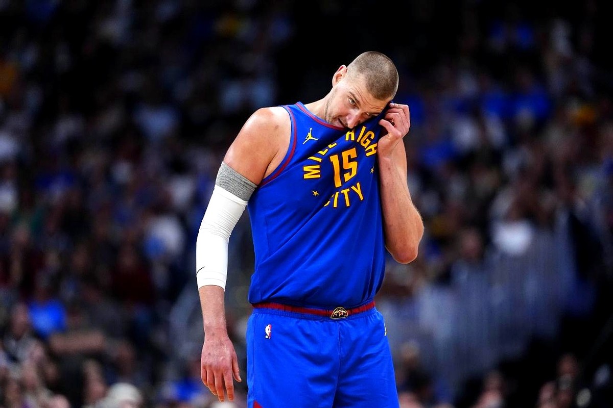 谁说中锋就得硬碰硬？约基奇这打法简直是降维打击。2024-25赛季...