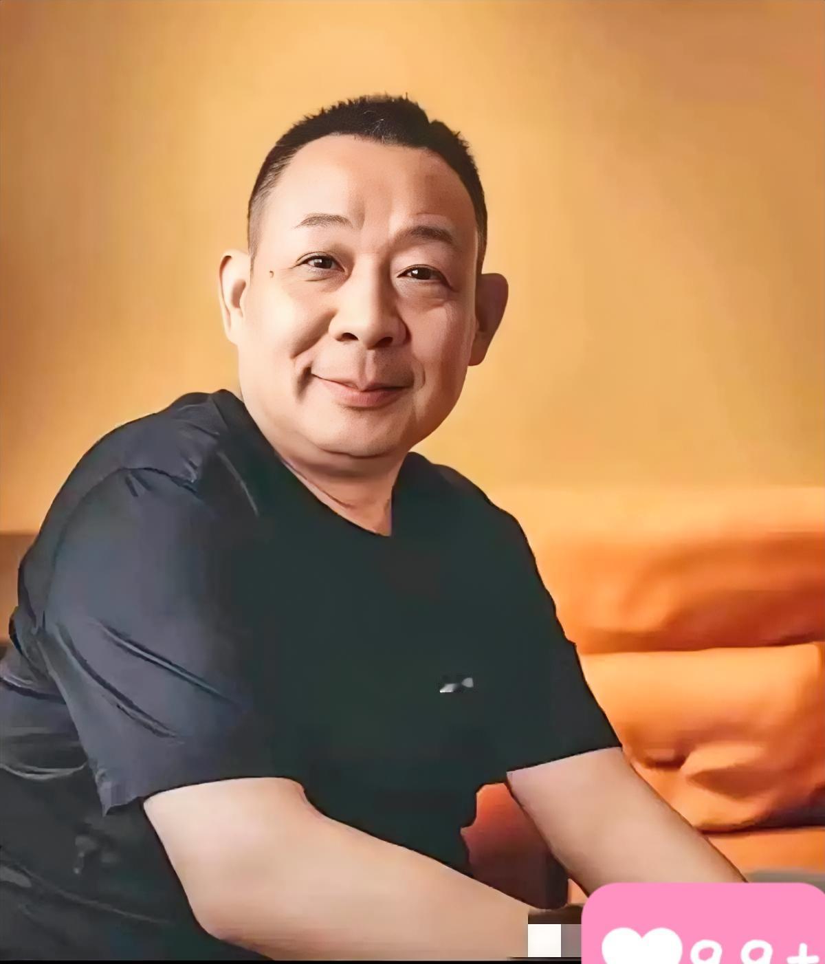 前几天我去禹州店转悠，瞅见生鲜部小赵蹲在冷库门口啃凉馒头，一问才知道他媳妇刚生娃