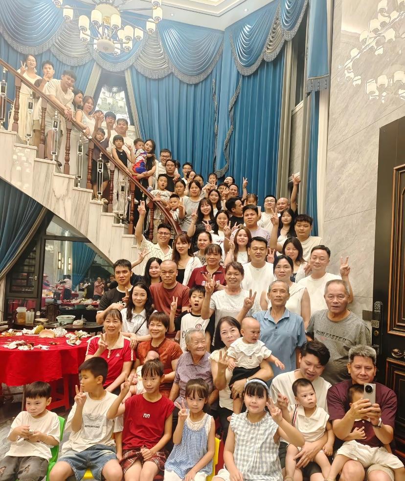 再过二十年很难再看到这种大家族了，现在都是不生少生，独生。