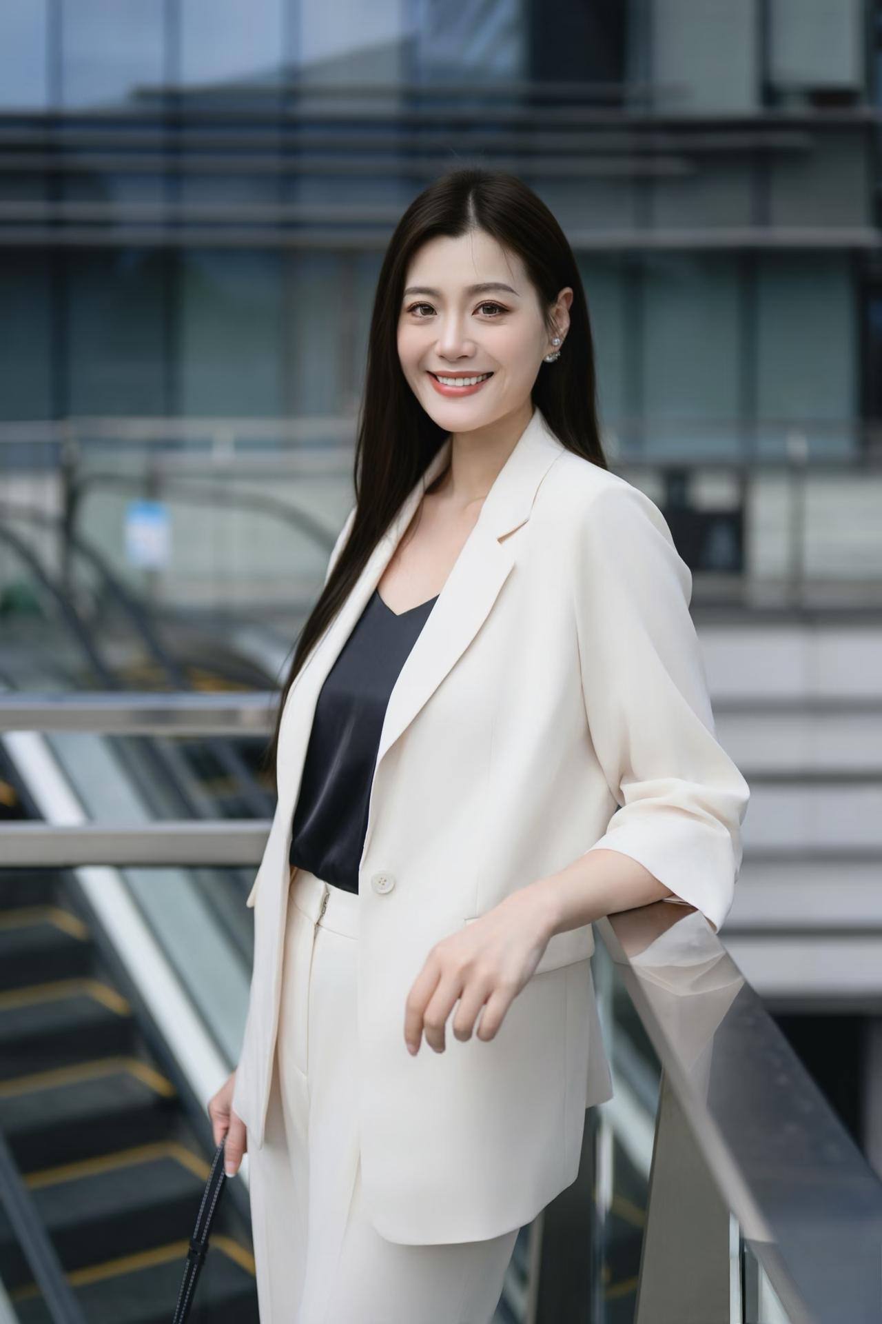 女人长得漂亮重要吗女人容貌长得漂亮很重要，但是最重要的是人品和素质。