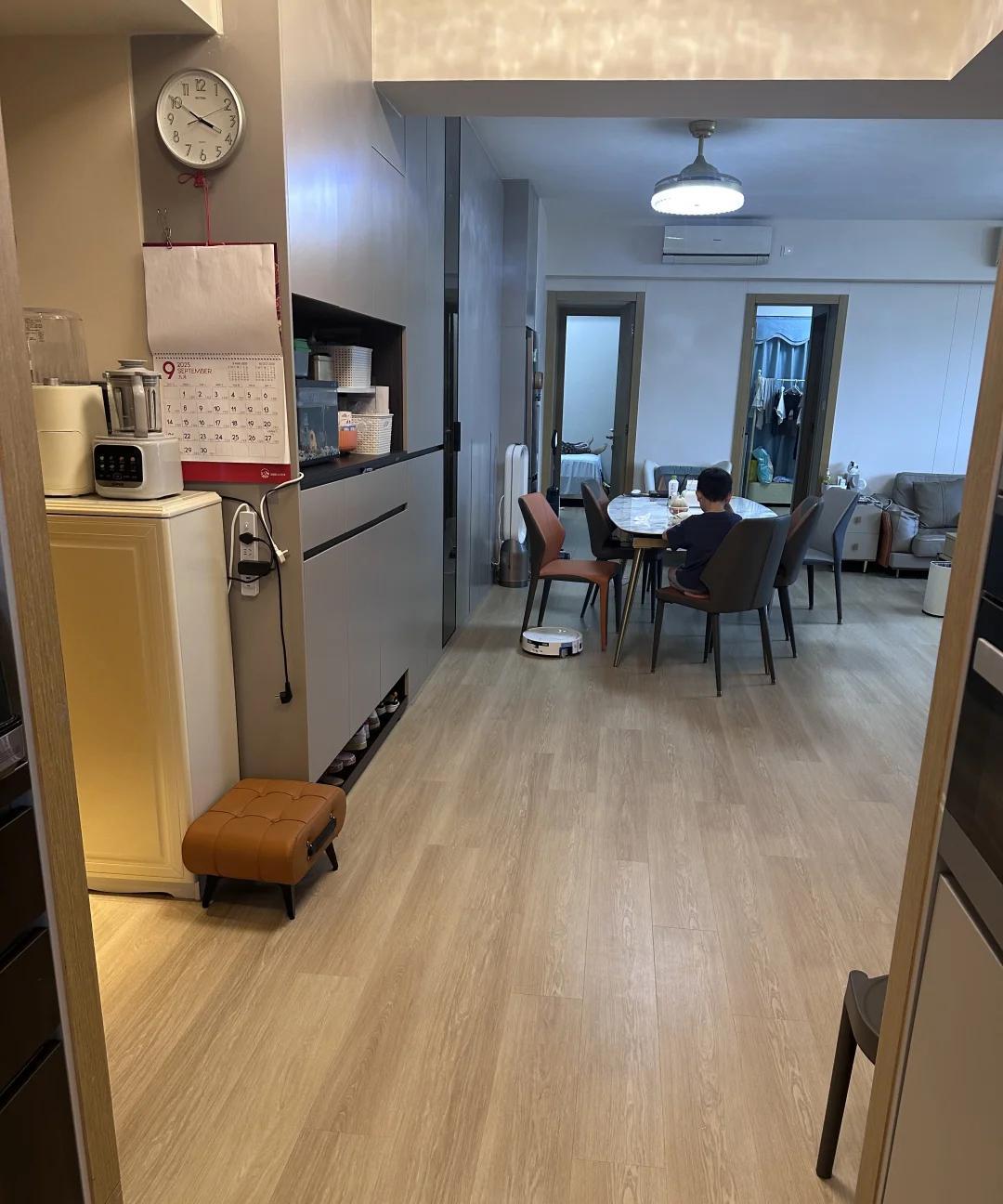 深圳宝妈在香港陪读，并晒出她的千呎豪宅，还嫌弃房子小、装修旧，重装需要200W，