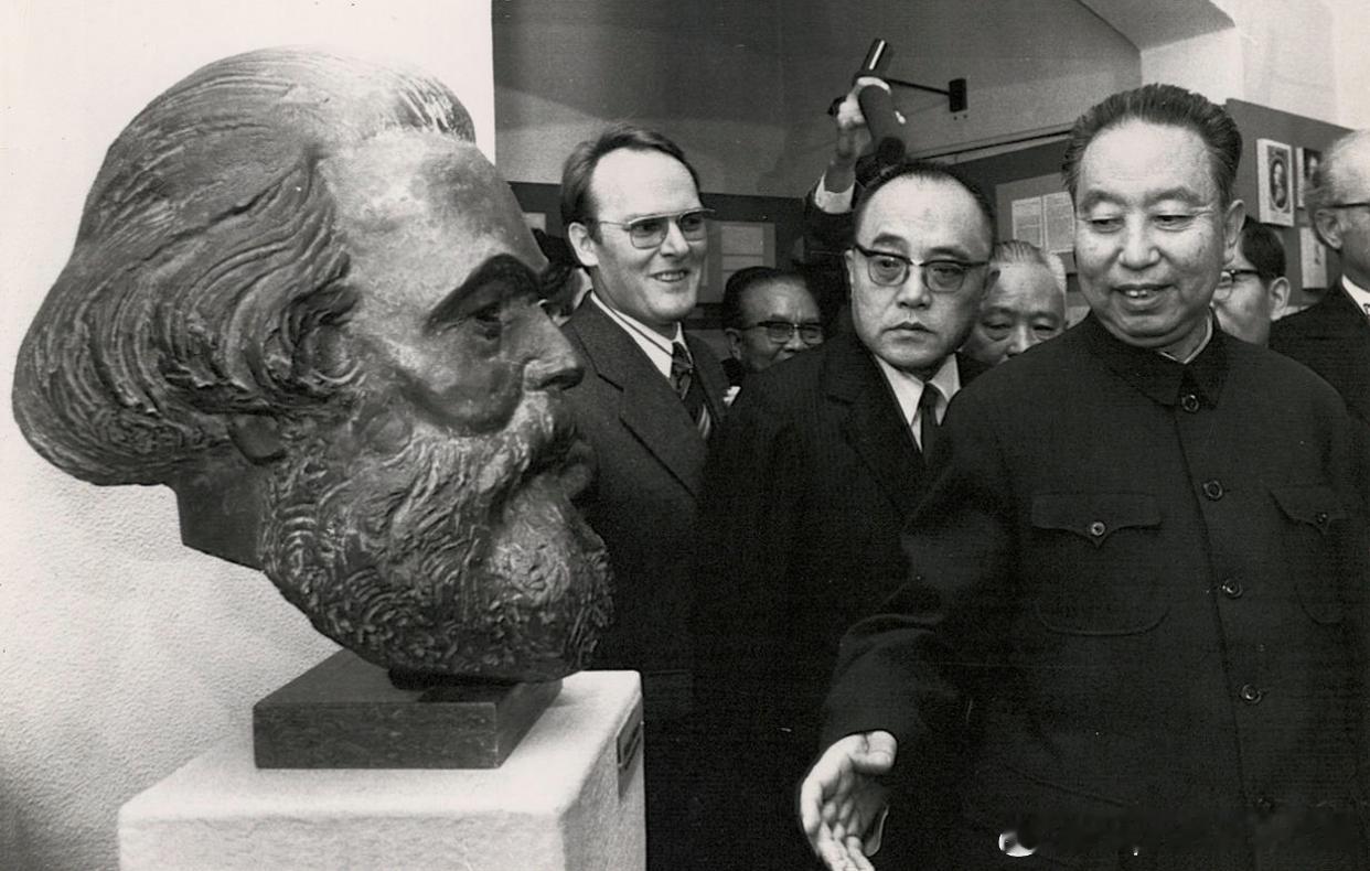 1979年10月23日华国锋参观联邦德国特里尔市的马克思故居博物馆历史影像​​