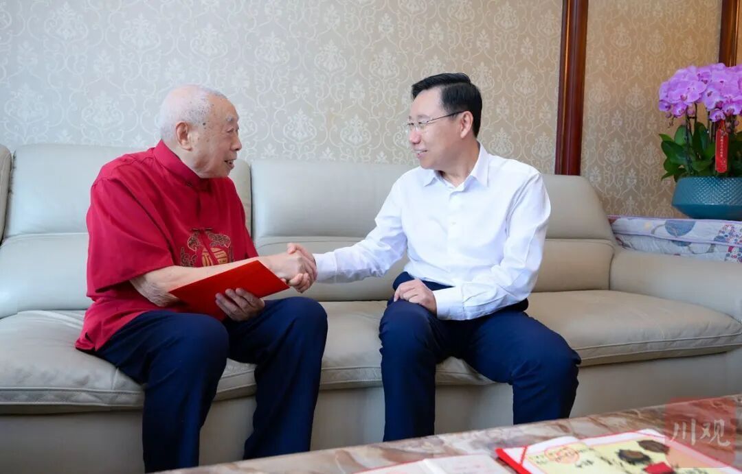 王晓晖“七一”前夕走访慰问老党员 向全省广大共产党员致以节日祝福
