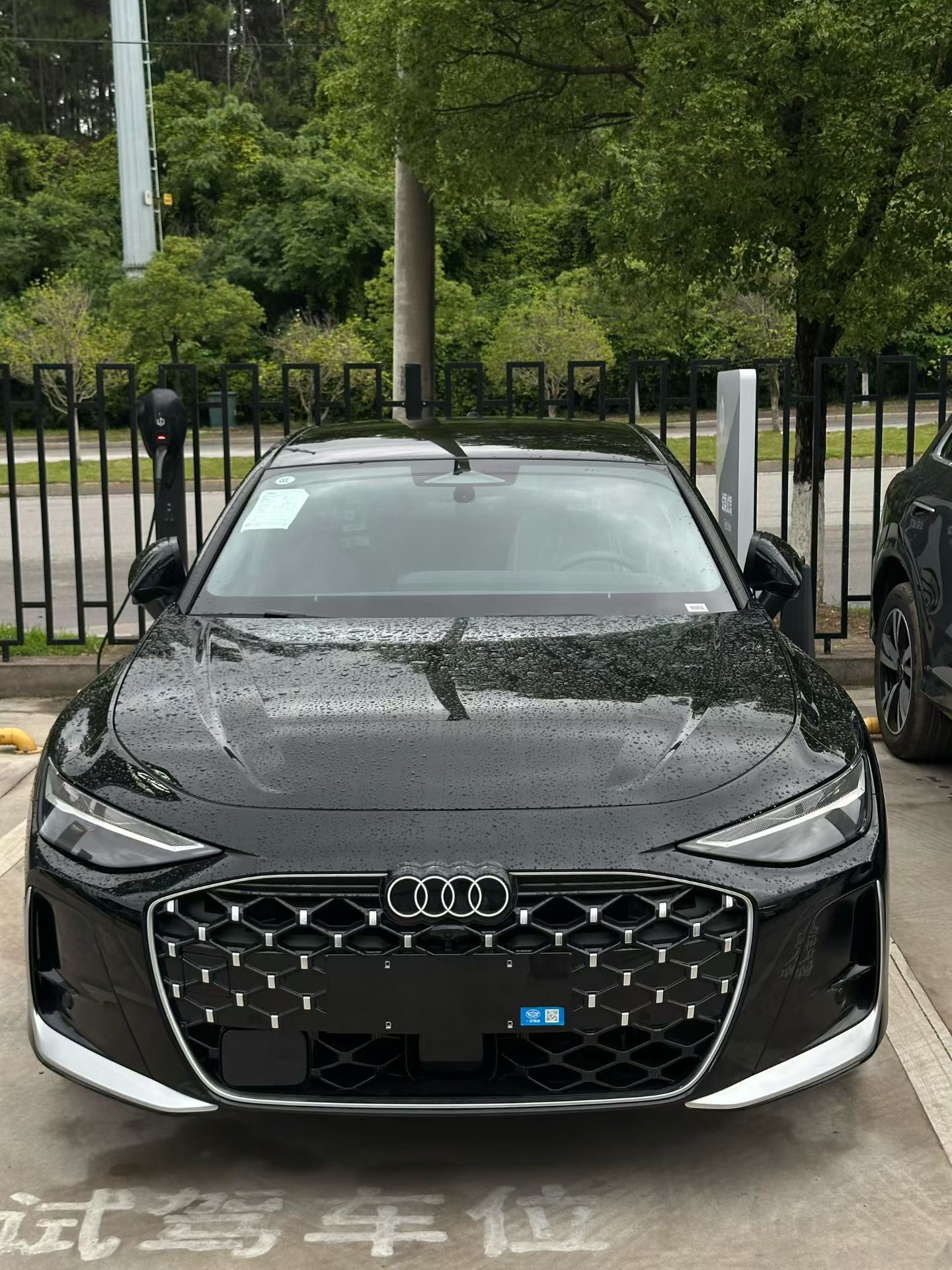 出一台全新奥迪A6C9352900黑黑包牌包税33.6万（含购置税交强险）